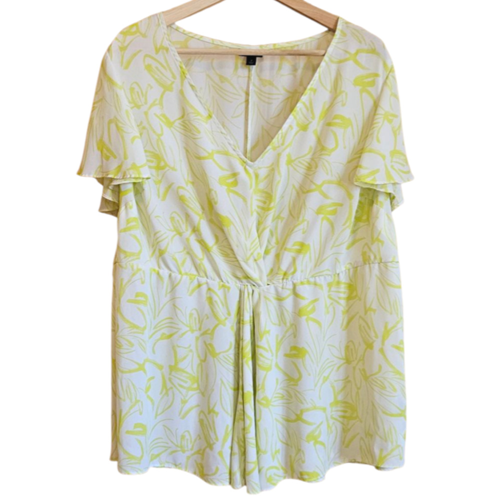 Torrid Georgette Twist Surplice Flutter Sleeve Blouse Floral Green Women Size 2